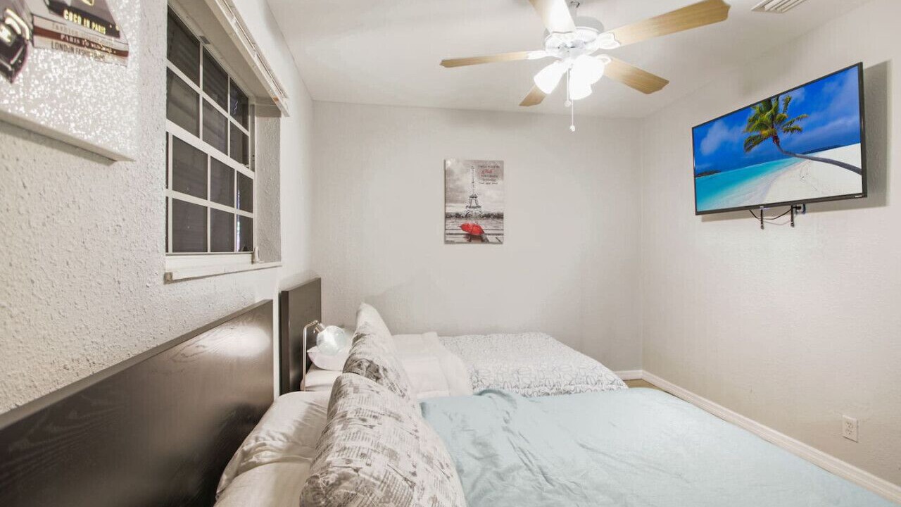 Photo of Bedroom in North Central Hollywood