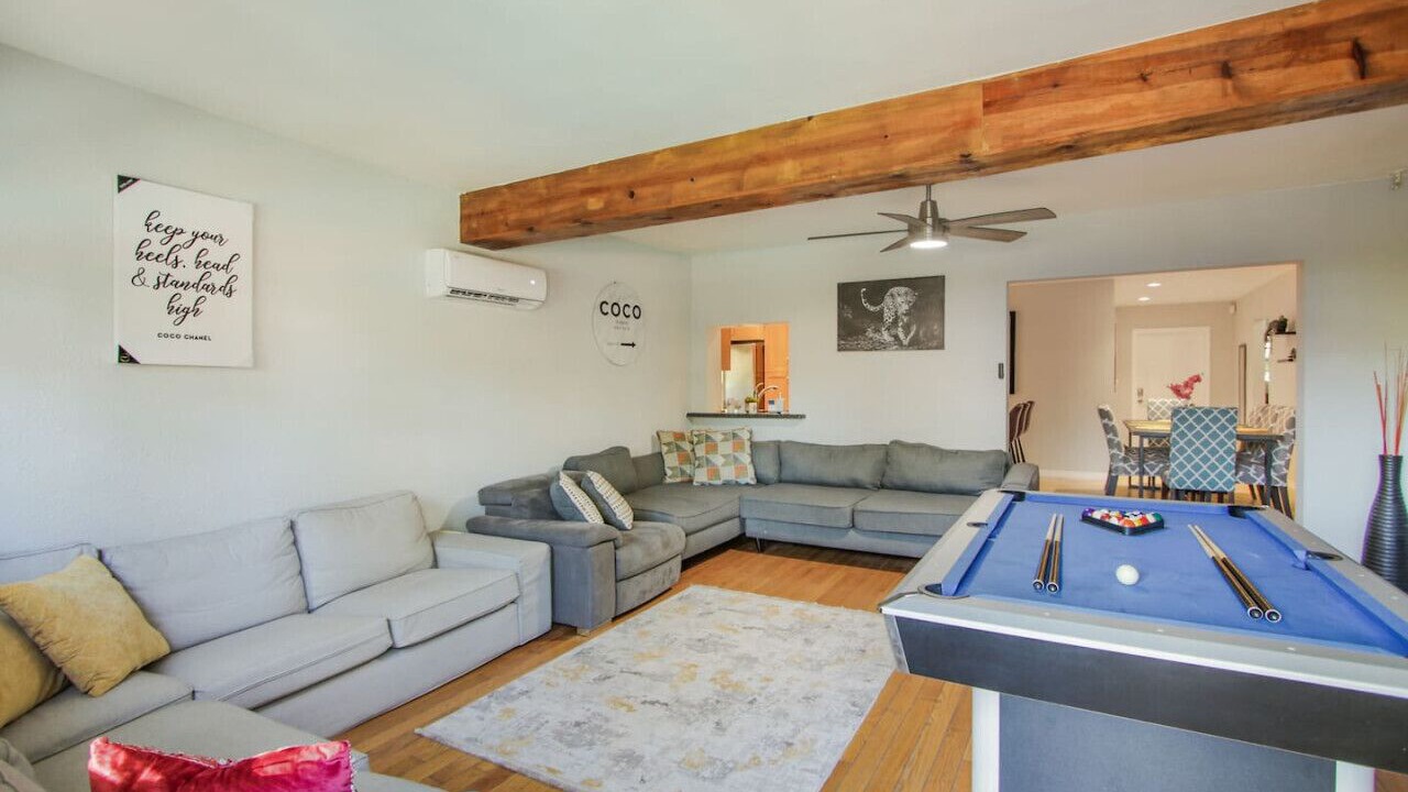 Photo of Livingroom in North Central Hollywood