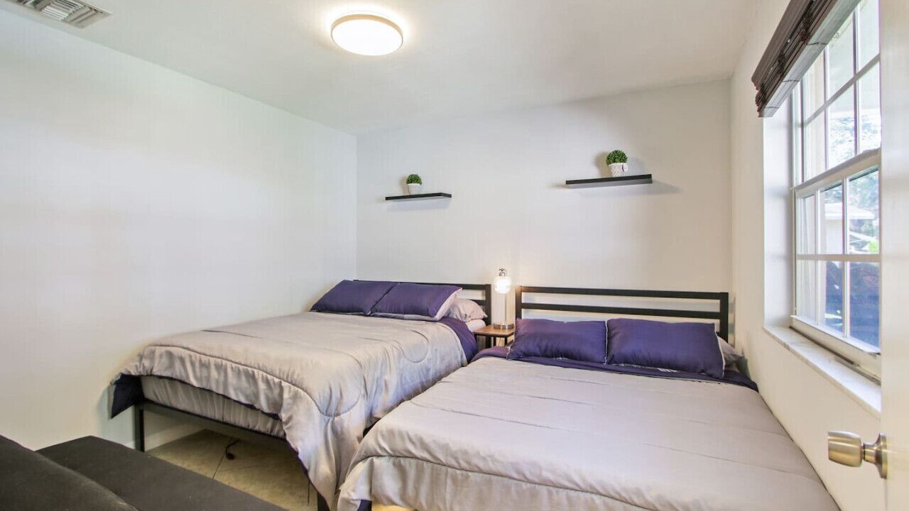Photo of Bedroom in North Central Hollywood