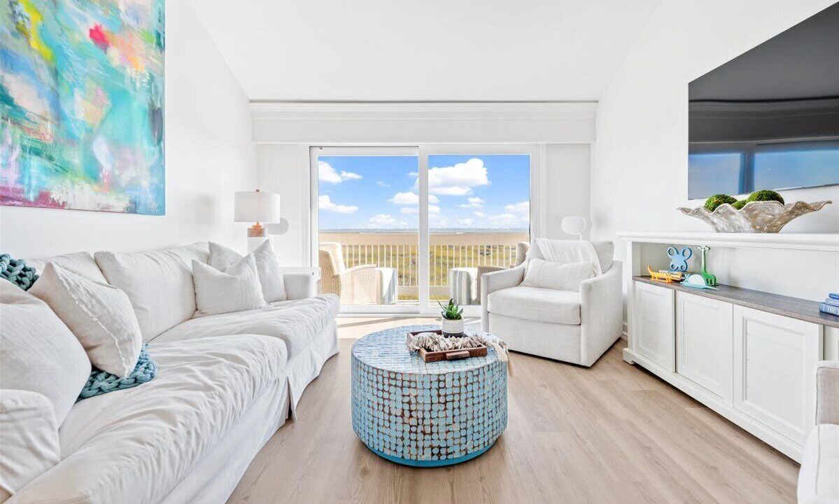 Photo of Livingroom in St. Simons Island