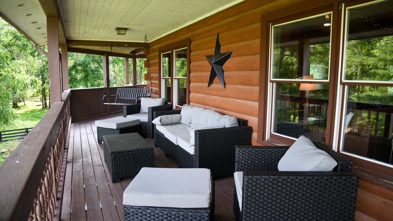 Photo of Patio Balcony in Round Hill