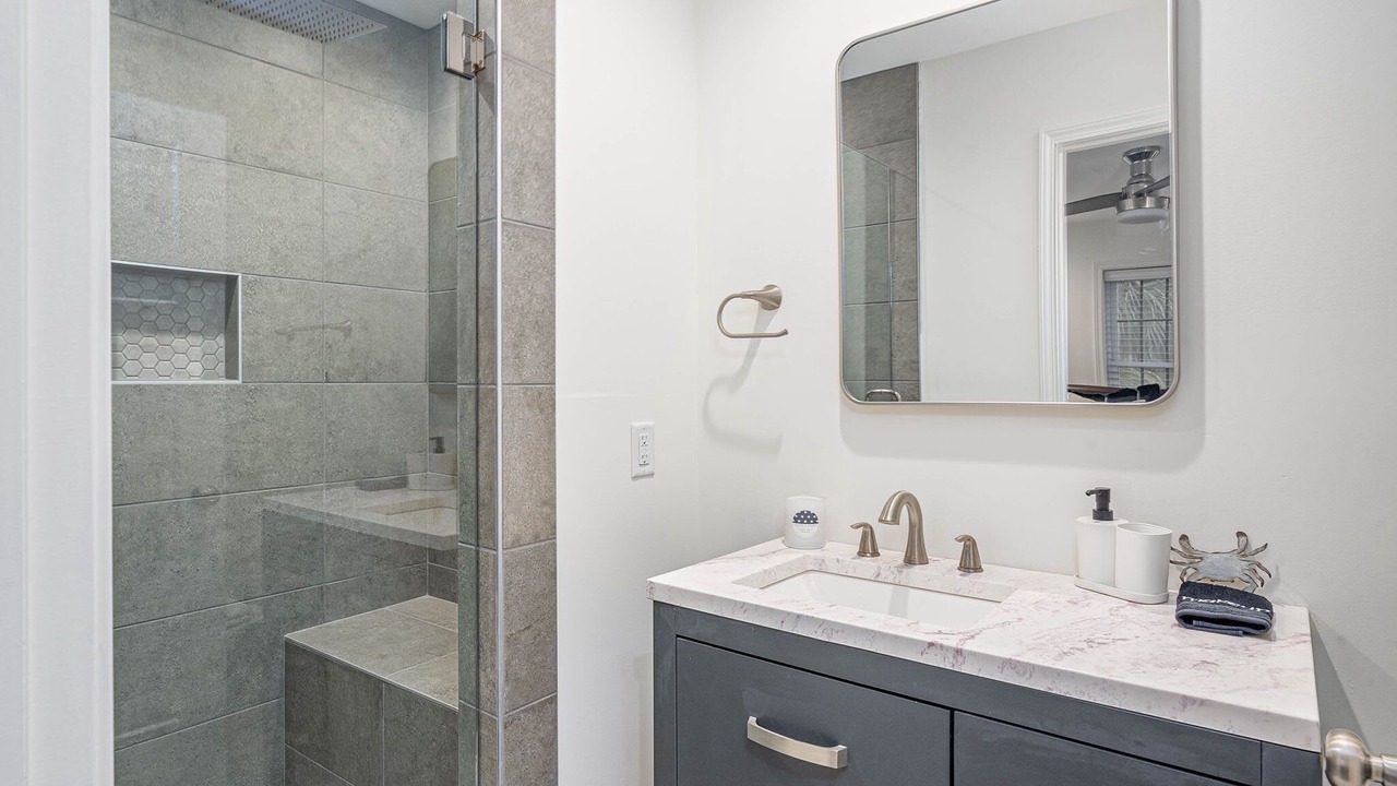 Photo of Bathroom in Thunderbolt