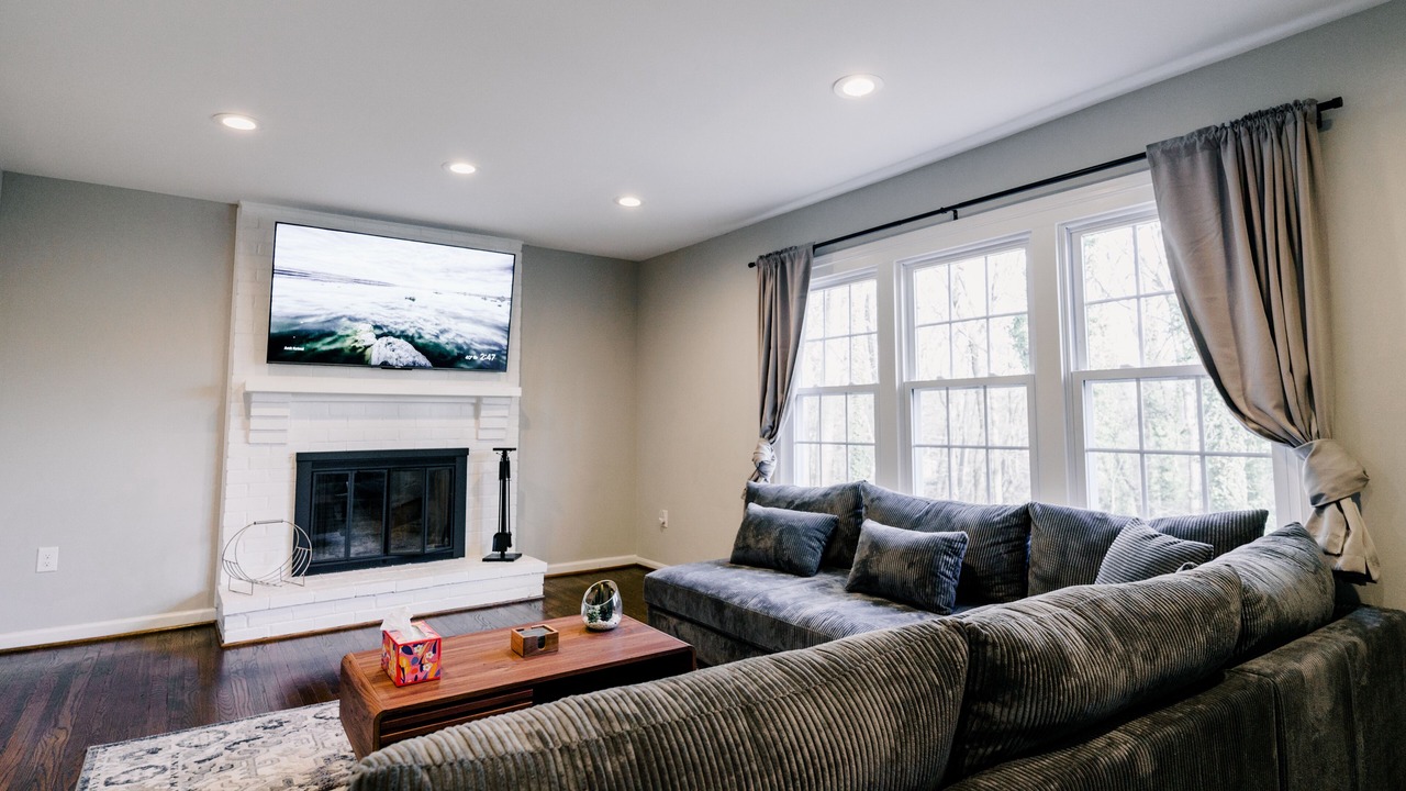 Photo of Livingroom in Baileys Crossroads