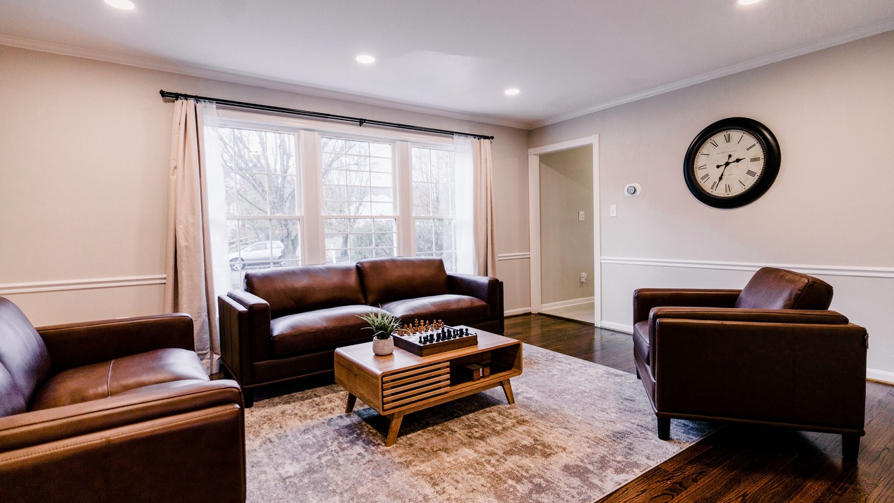 Photo of Livingroom in Baileys Crossroads