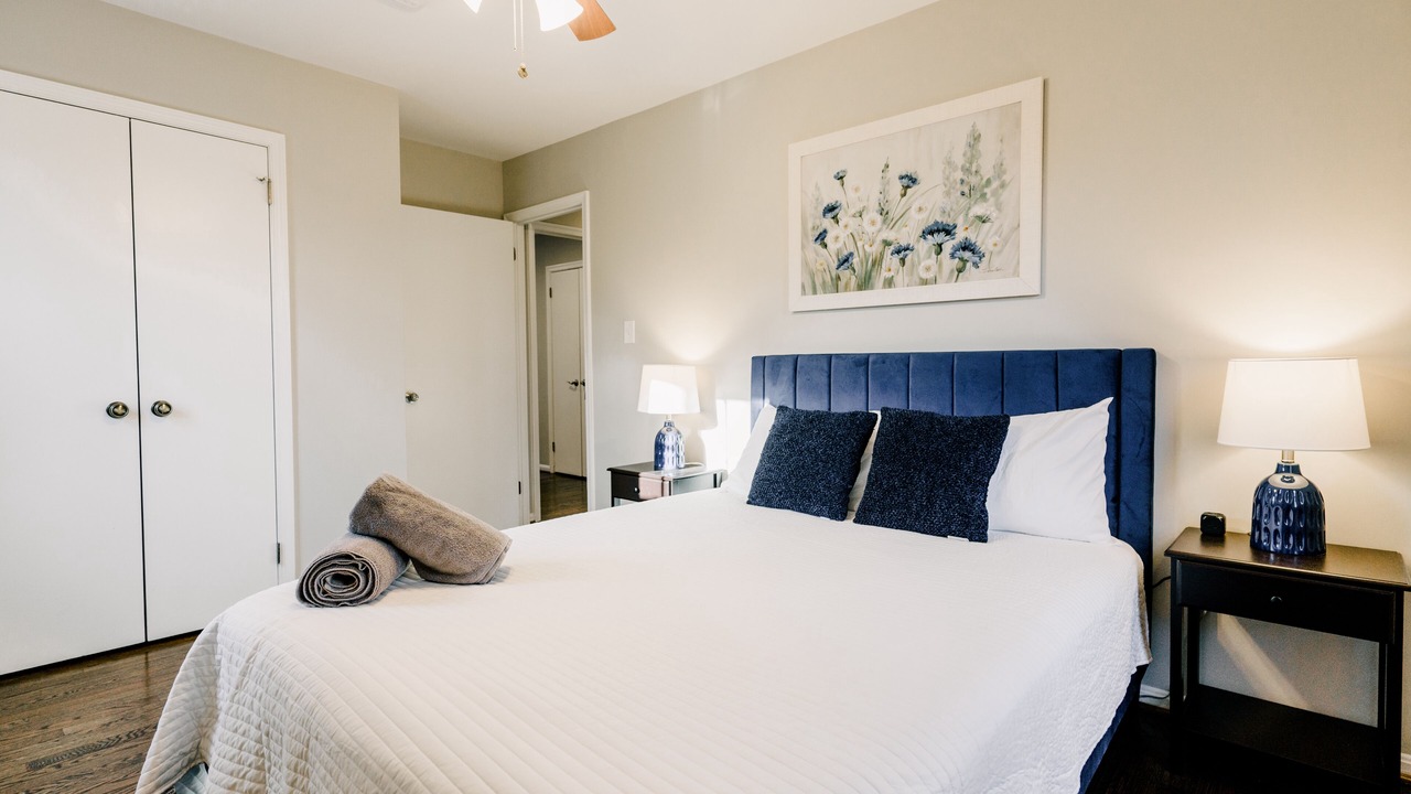 Photo of Bedroom in Baileys Crossroads