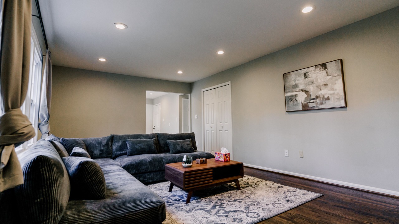 Photo of Livingroom in Baileys Crossroads