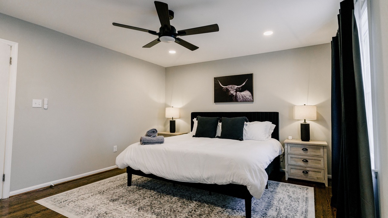Photo of Bedroom in Baileys Crossroads