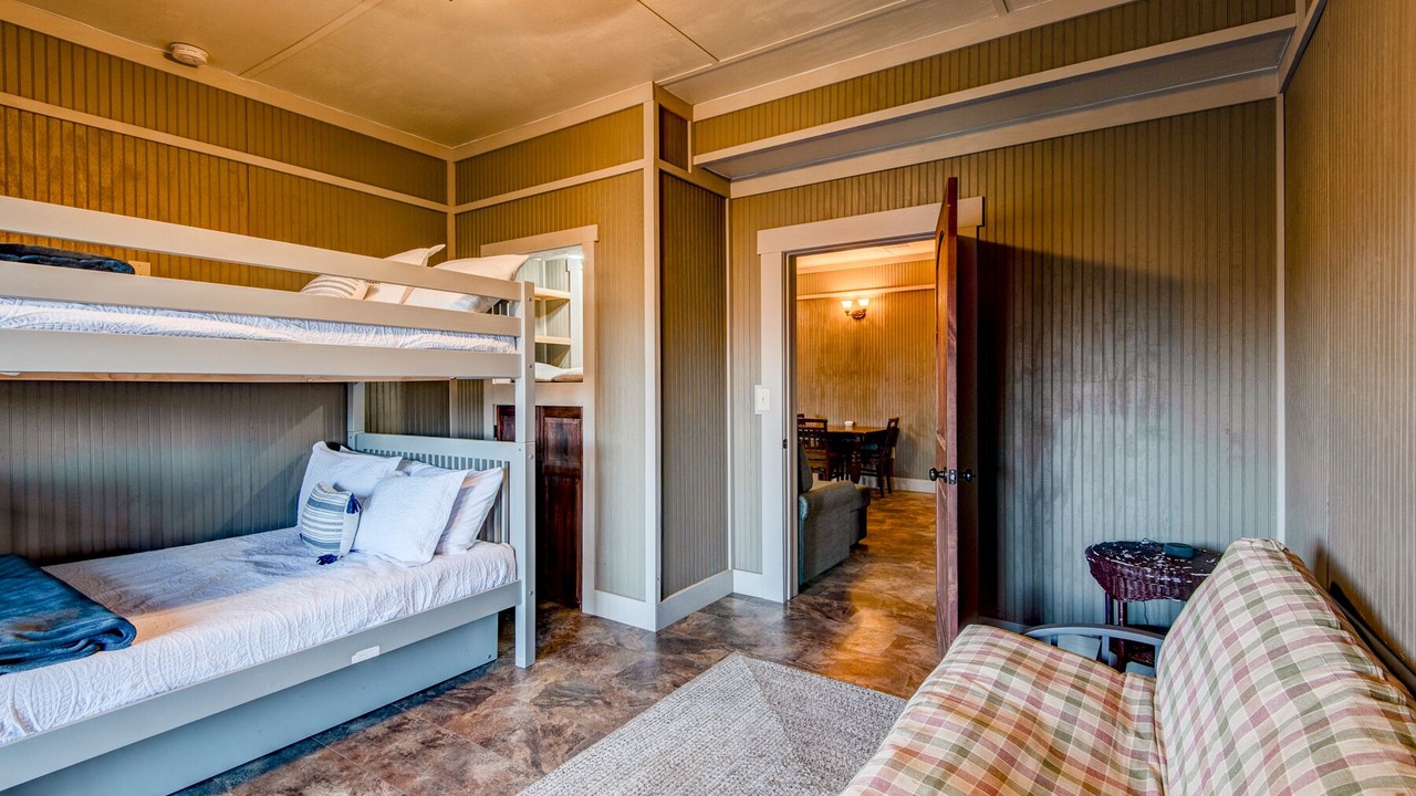 Photo of Bedroom in Frank