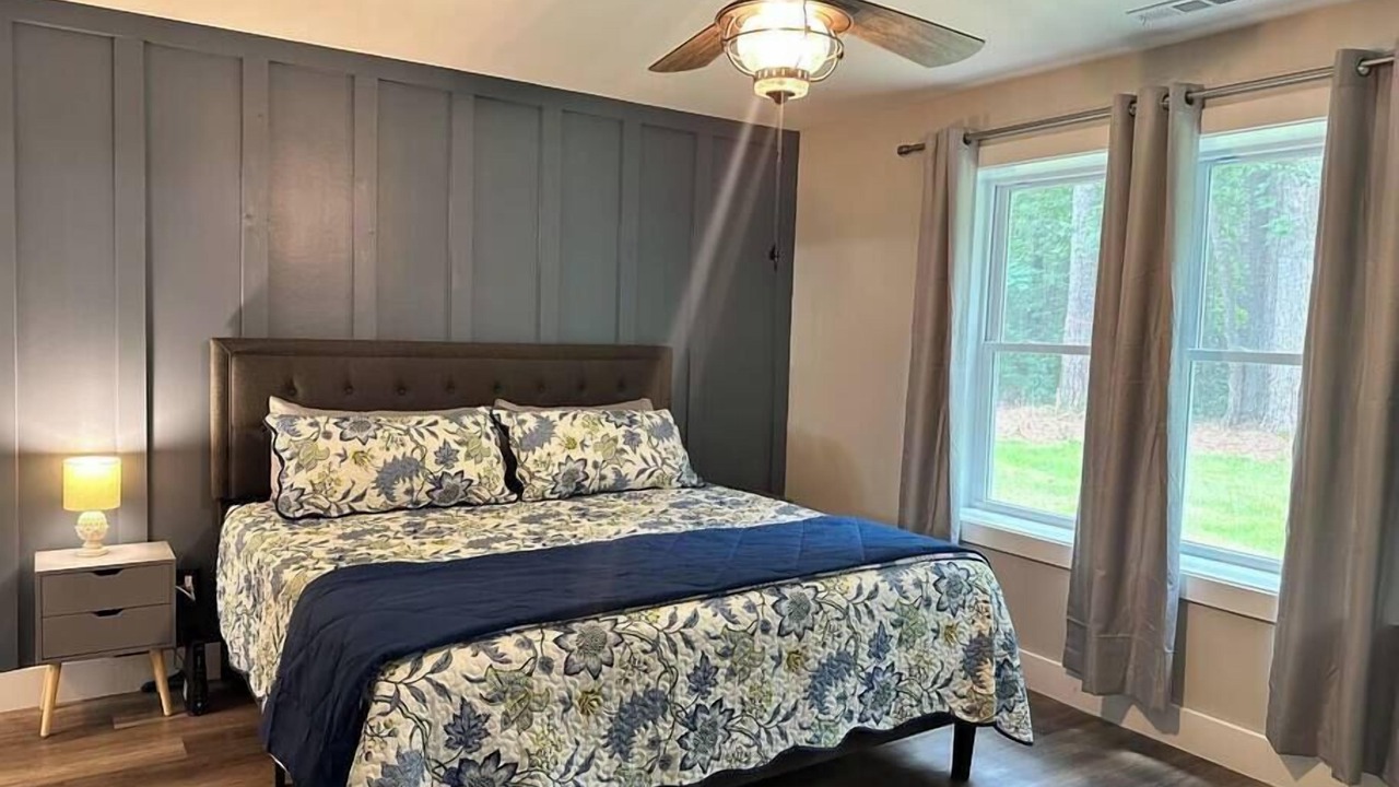 Photo of Bedroom in Toccoa