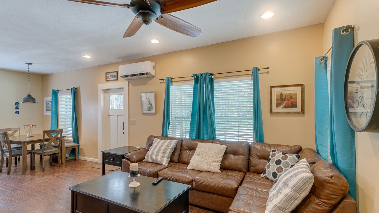 Photo of Livingroom in Darien