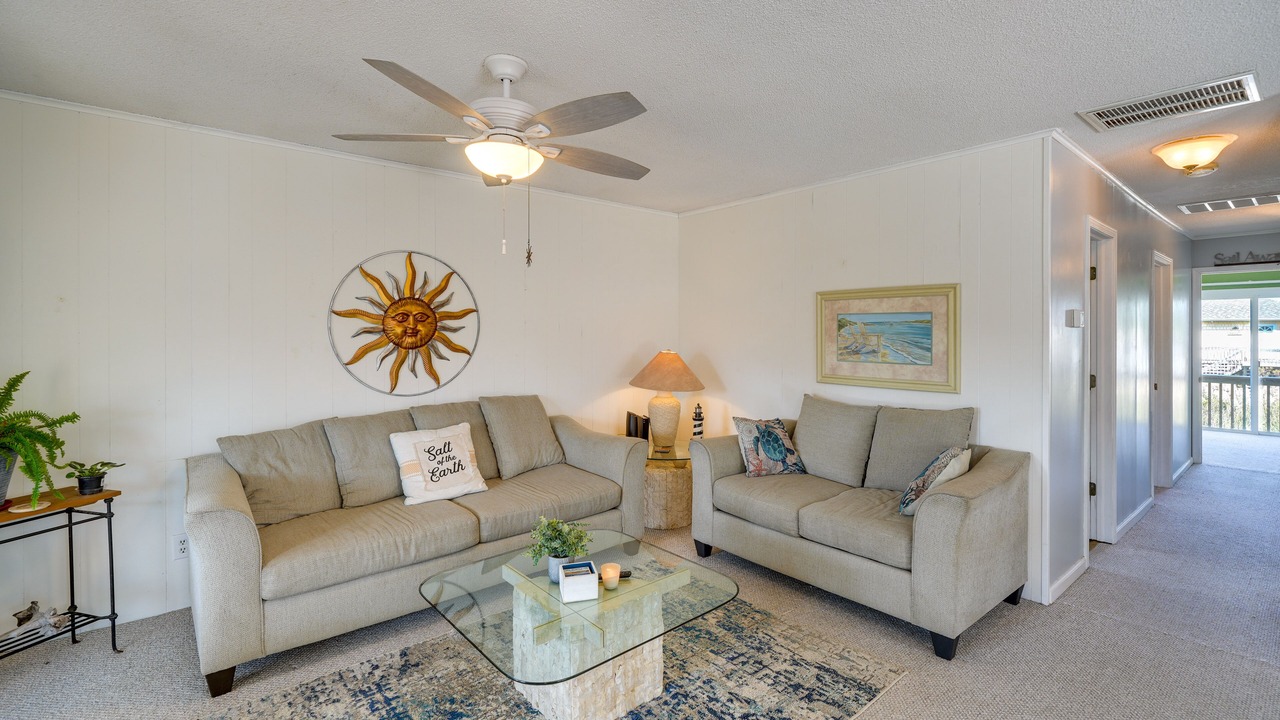 Photo of Livingroom in Brigands' Bay