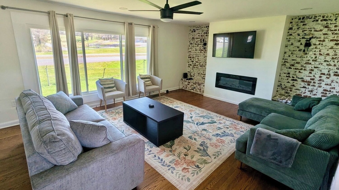 Photo of Livingroom in Bluff City