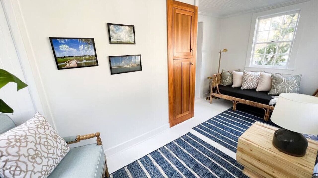 Photo of Livingroom in Historic District