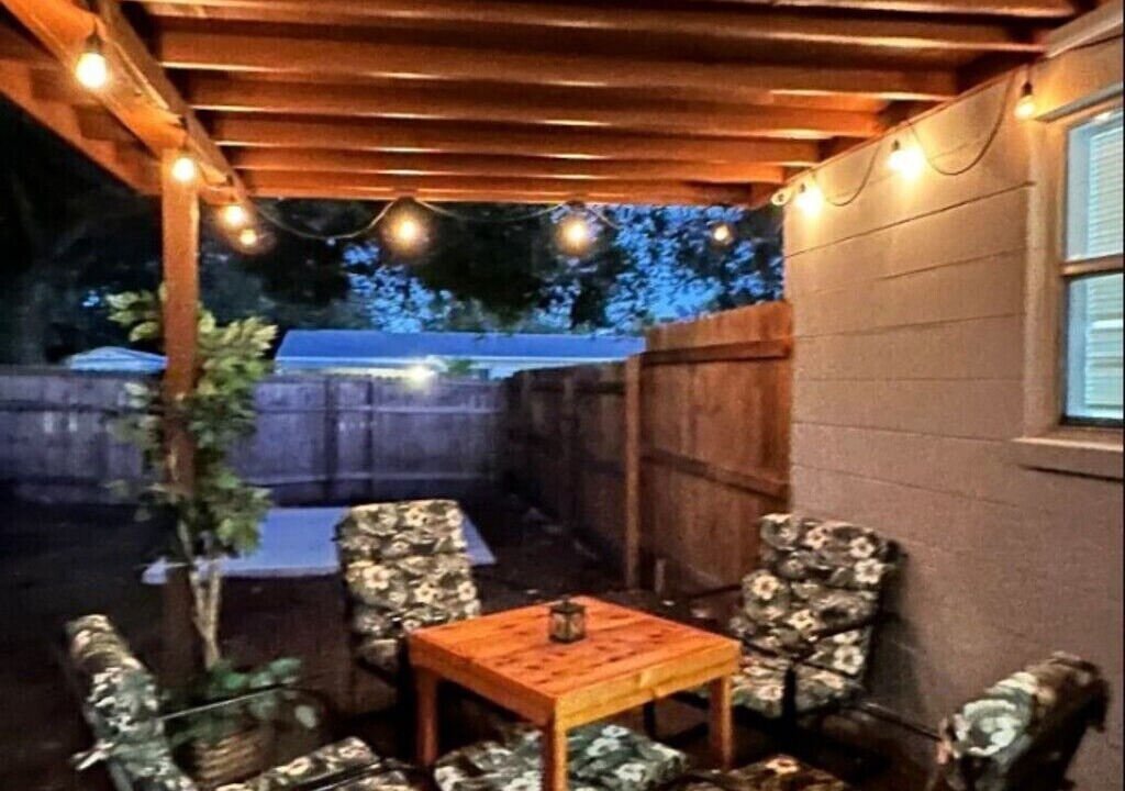 Photo of Patio Balcony in Carver City - Lincoln Gardens