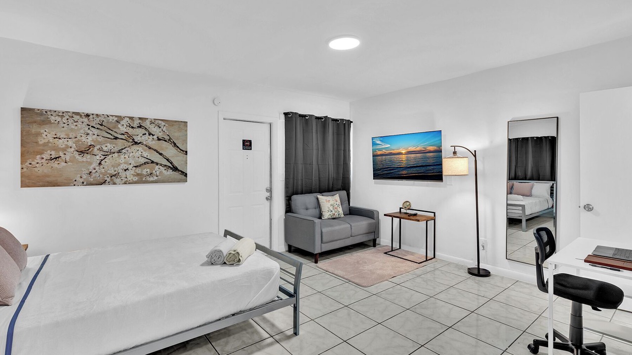 Photo of Bedroom in Downtown Hollywood