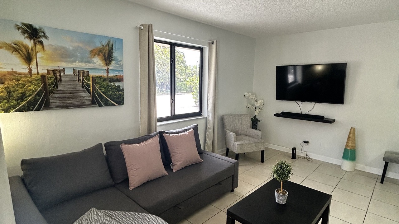 Photo of Livingroom in North Central Hollywood