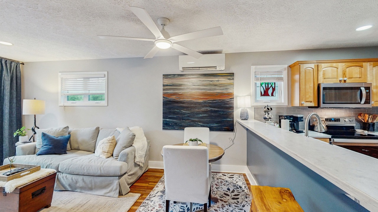 Photo of Livingroom in Seven Devils