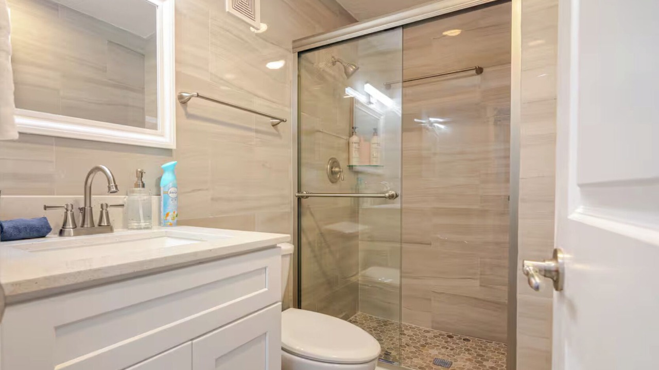 Photo of Bathroom in Poinsettia Heights