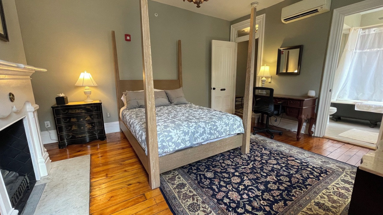 Photo of Bedroom in East Allegheny