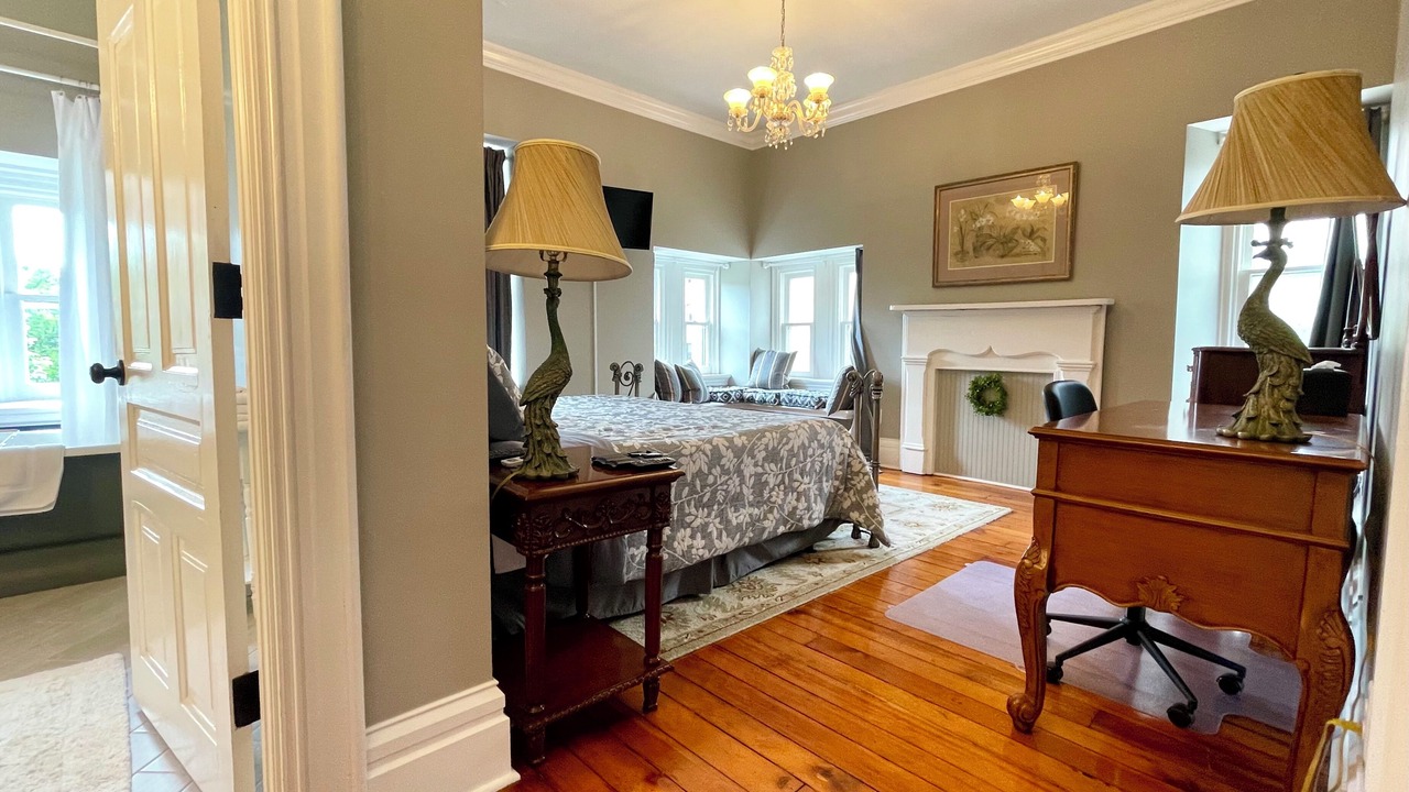 Photo of Bedroom in East Allegheny