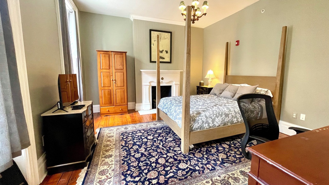 Photo of Bedroom in East Allegheny
