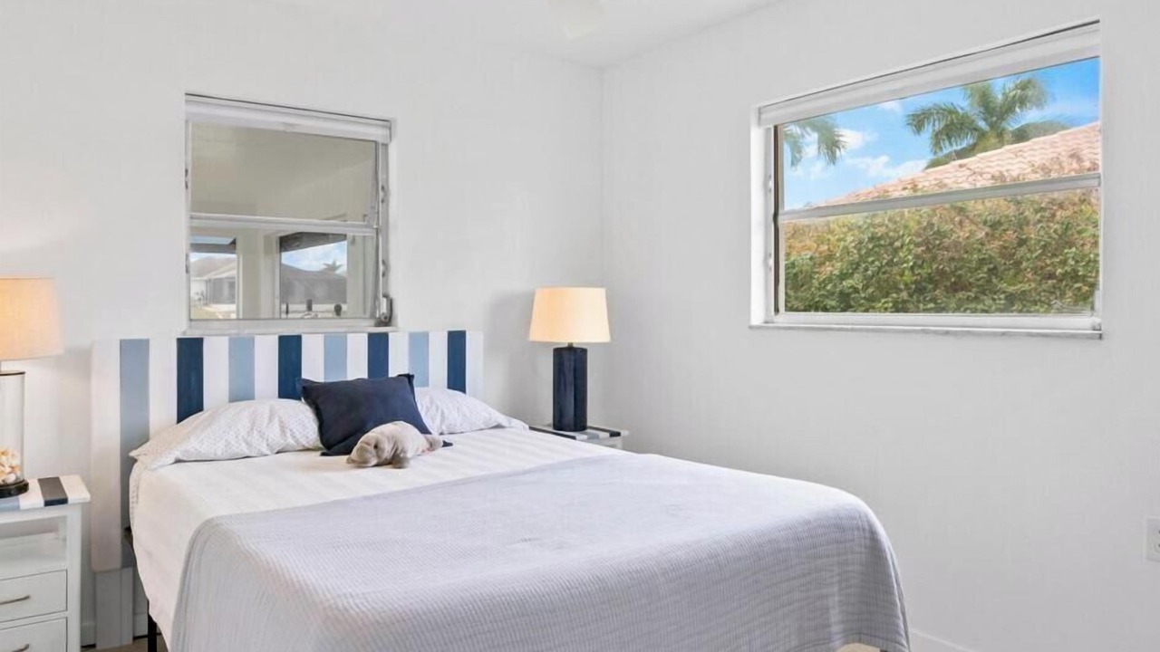 Photo of Bedroom in Yacht Club