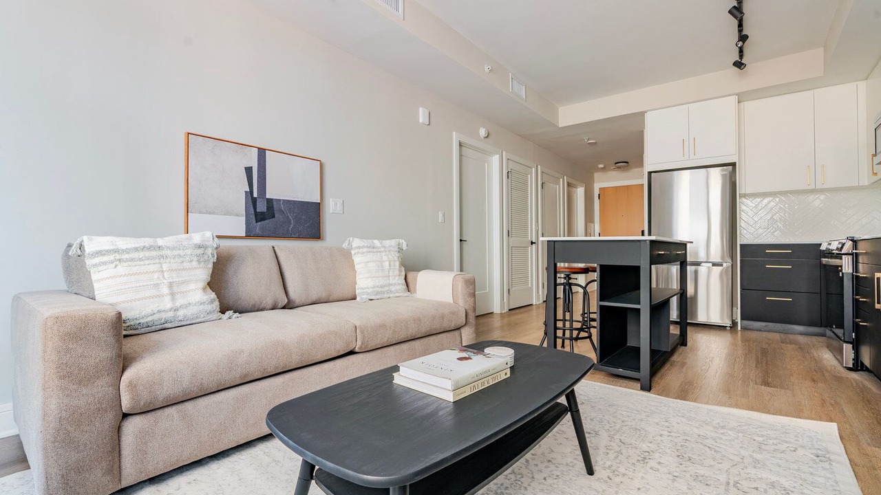 Photo of Livingroom in Woodmont Triangle