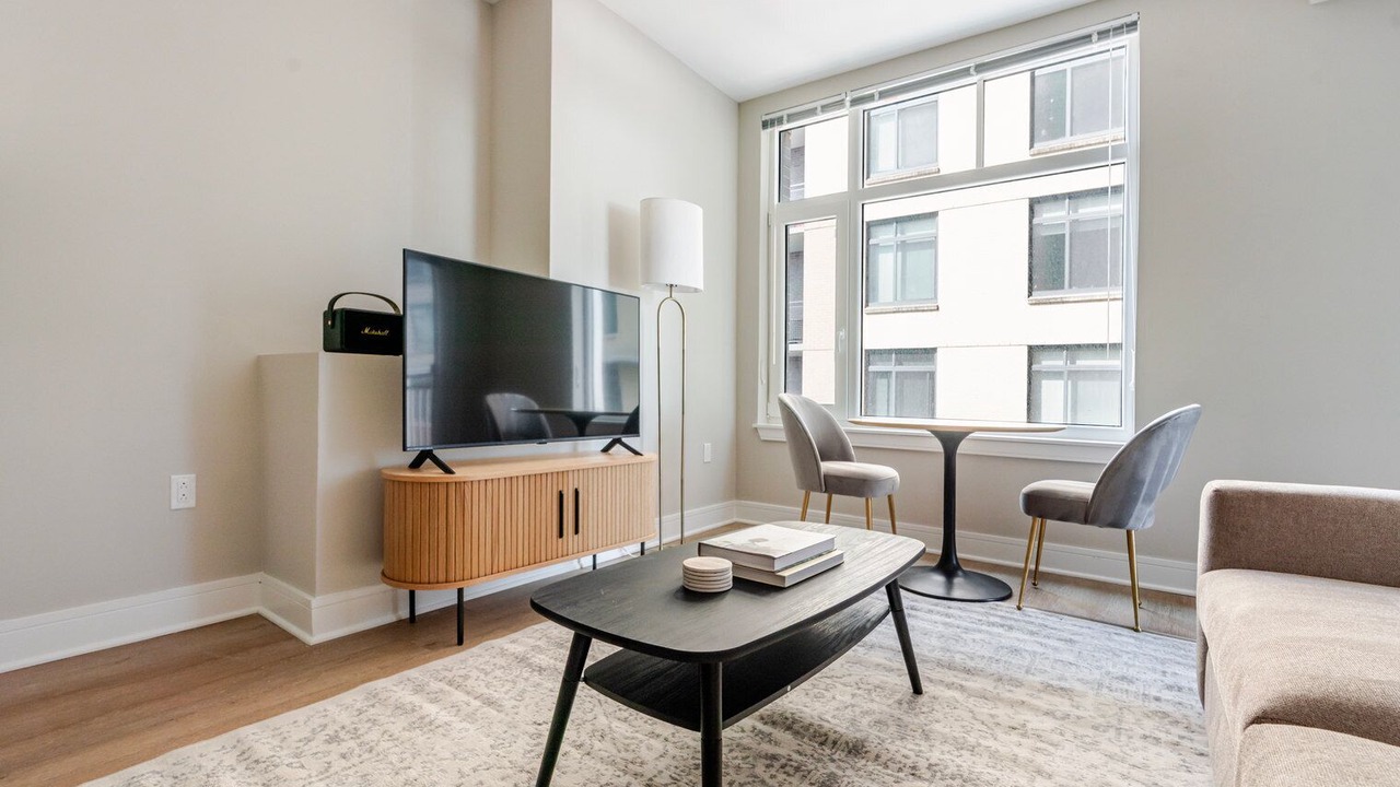Photo of Livingroom in Woodmont Triangle