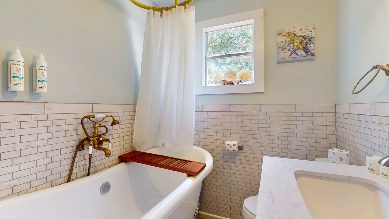 Photo of Bathroom in Bayou Oaks