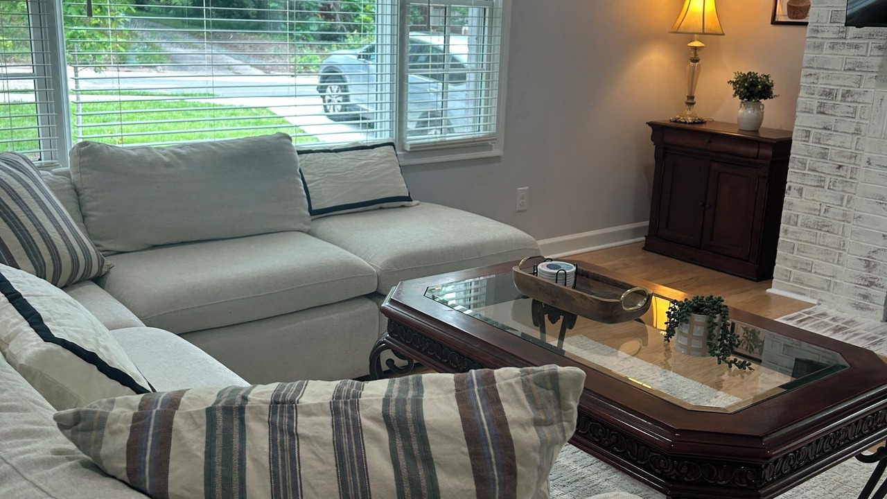 Photo of Livingroom in Forest Hills