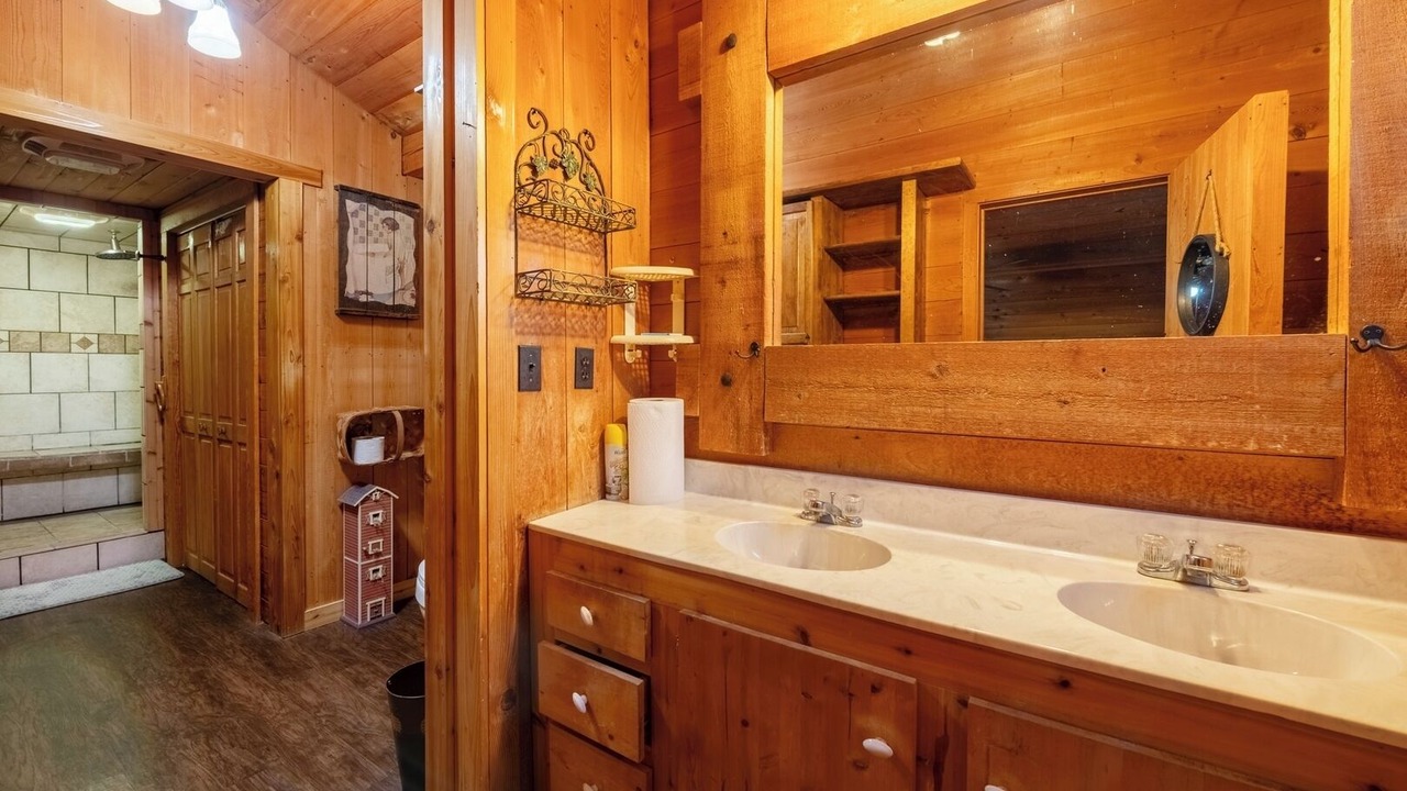 Photo of Bathroom in Skippers