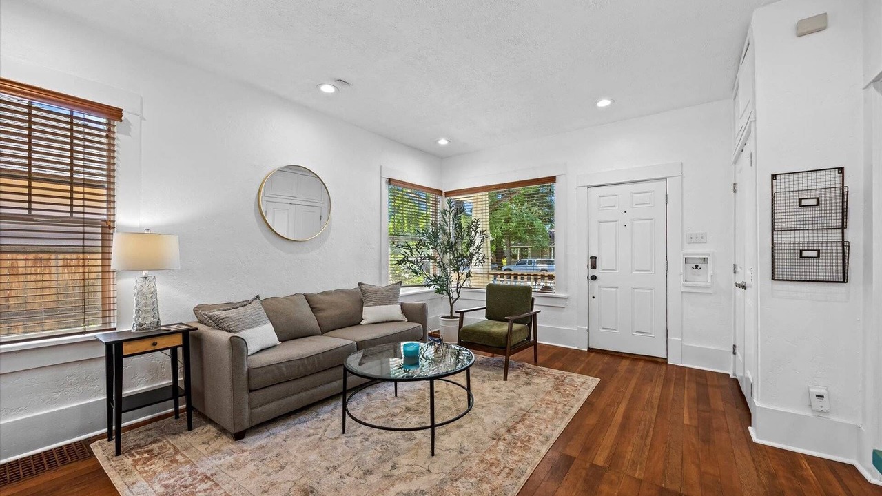 Photo of Livingroom in North End