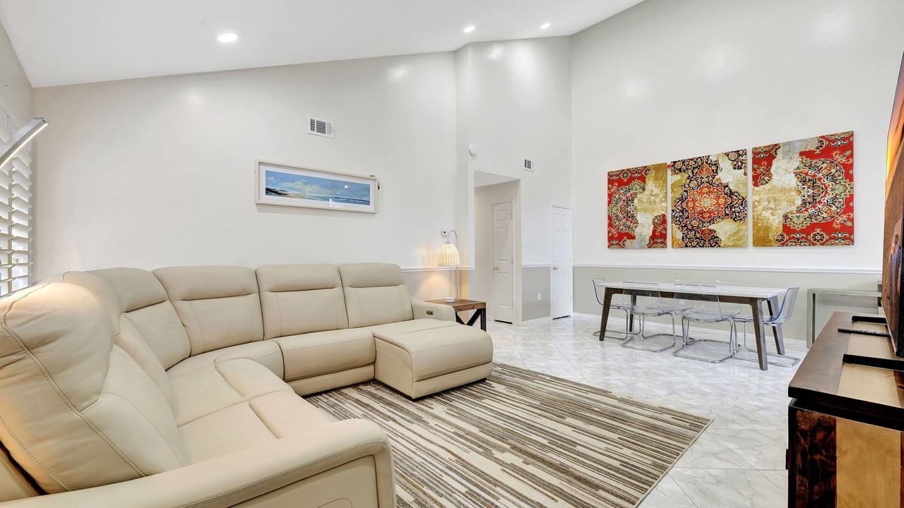 Photo of Livingroom in Saddlebrook