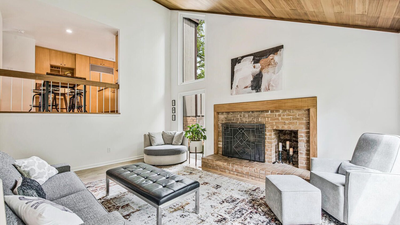 Photo of Livingroom in Bethesda