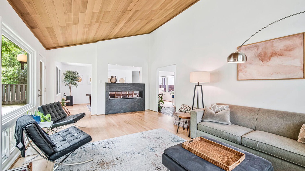 Photo of Livingroom in Bethesda