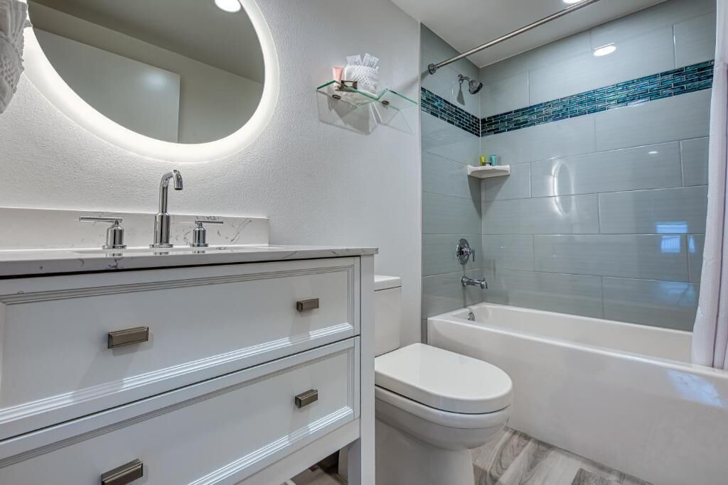 Photo of Bathroom in Treasure Island