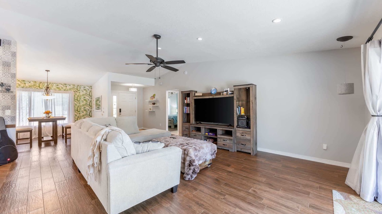 Photo of Livingroom in Wesley Chapel South