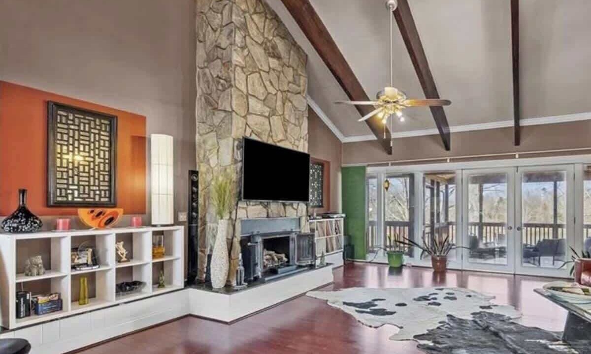 Photo of Livingroom in Harwood Lane