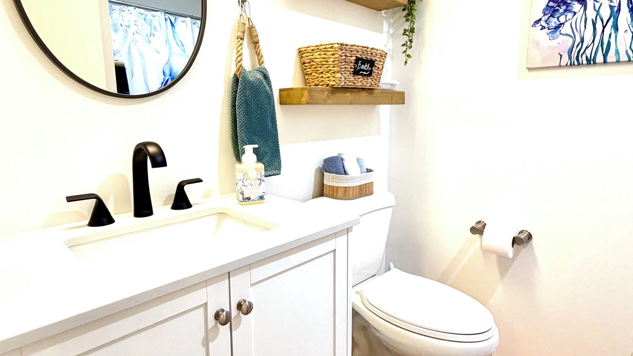 Photo of Bathroom in Oceanmarsh Subdivision