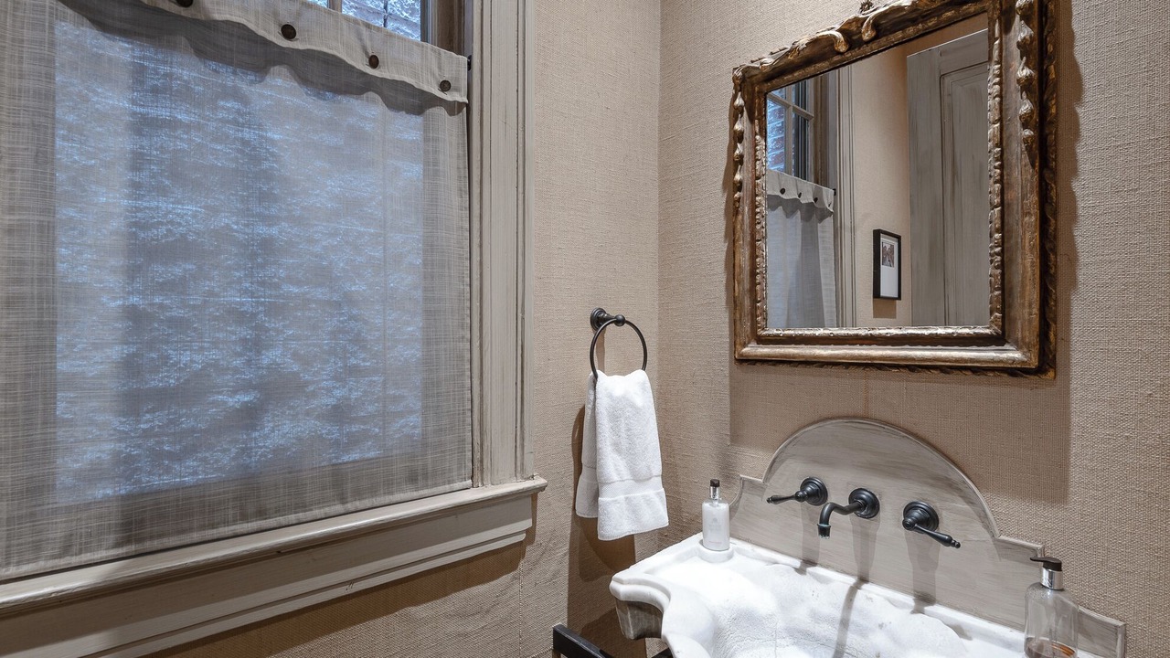 Photo of Bathroom in Adams Morgan
