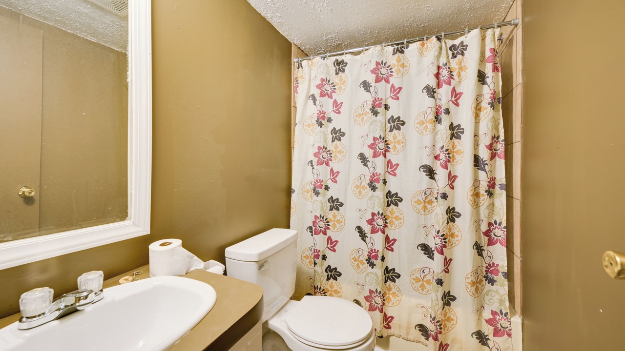 Photo of Bathroom in Crisp