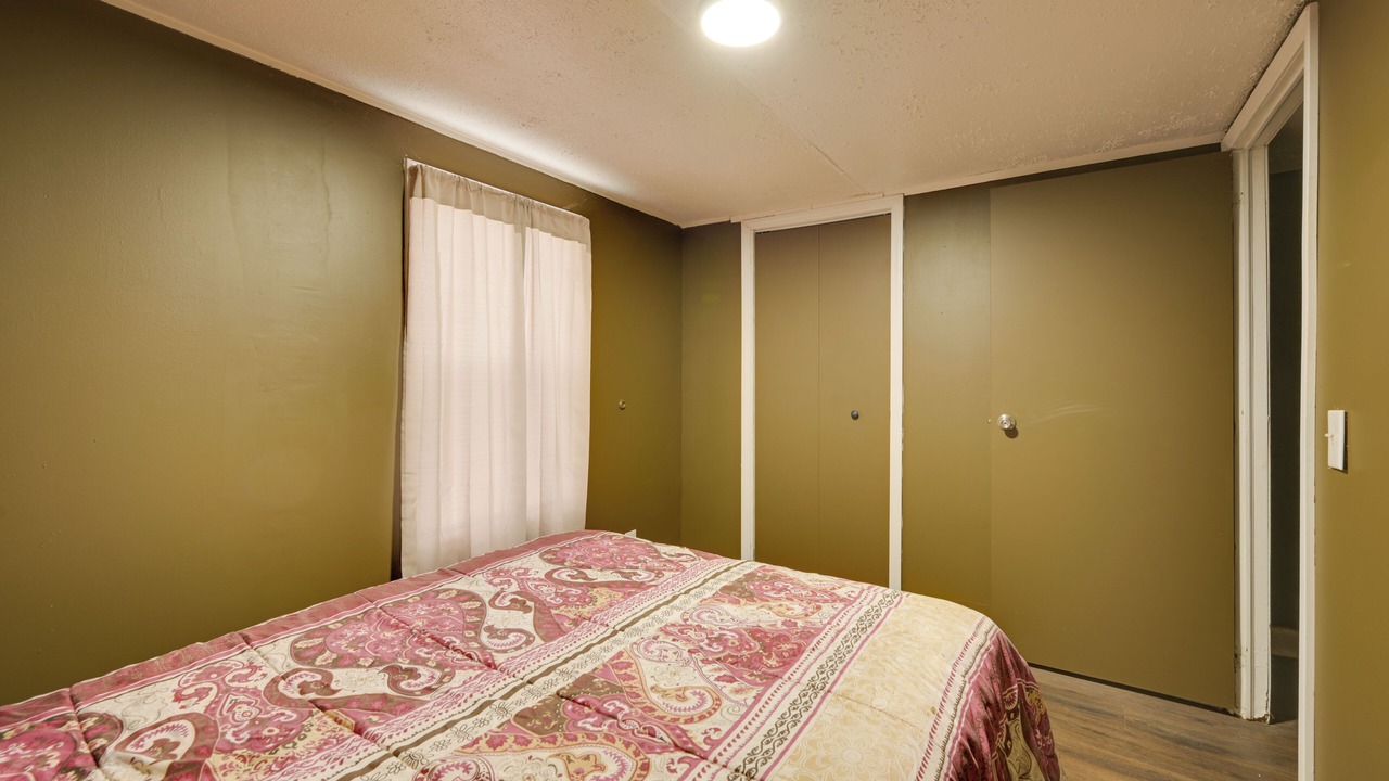 Photo of Bedroom in Crisp