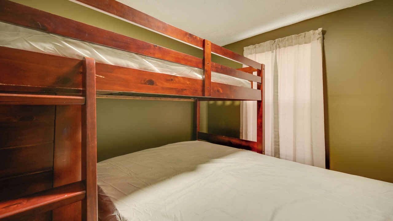 Photo of Bedroom in Crisp