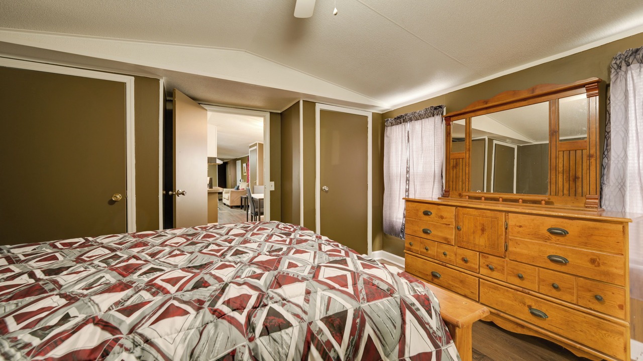 Photo of Bedroom in Crisp