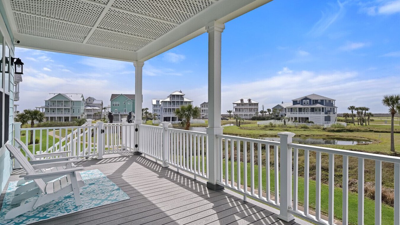 Photo of Patio Balcony in Red Fish Cove
