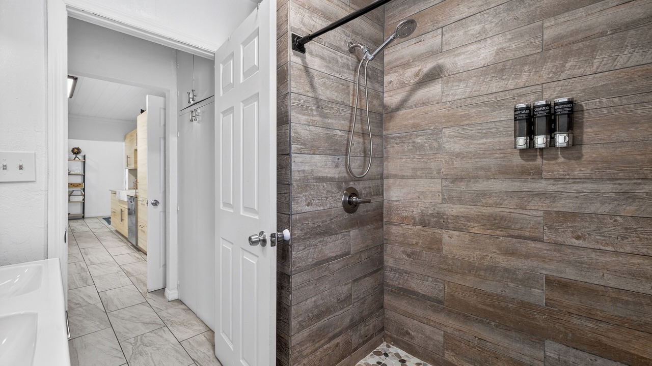 Photo of Bathroom in Temple Crest