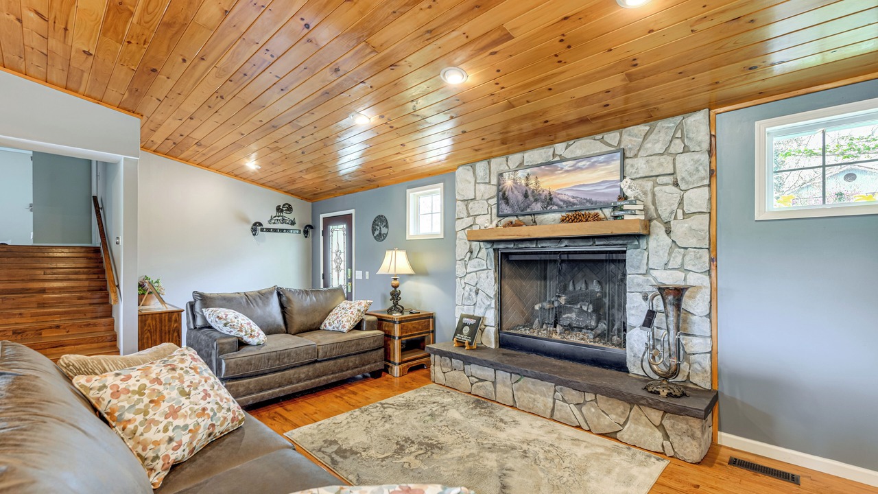 Photo of Bedroom in Robbinsville