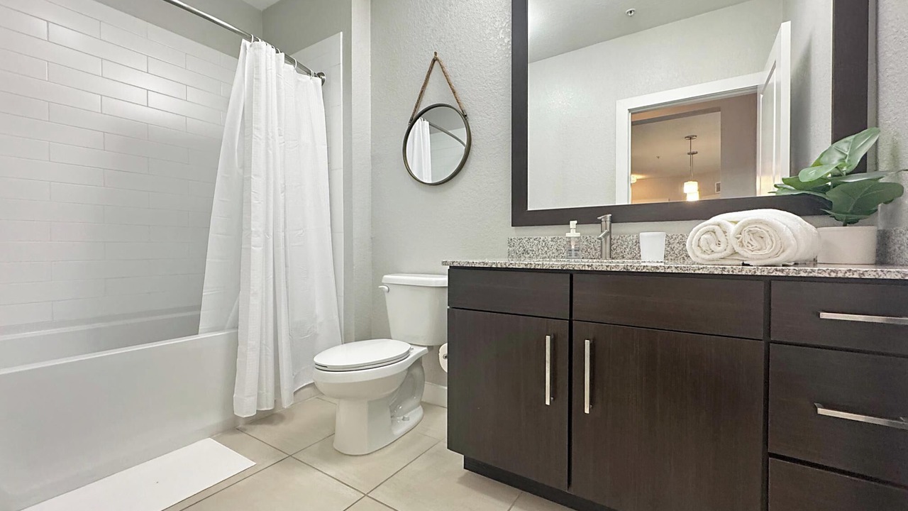 Photo of Bathroom in Carver City - Lincoln Gardens