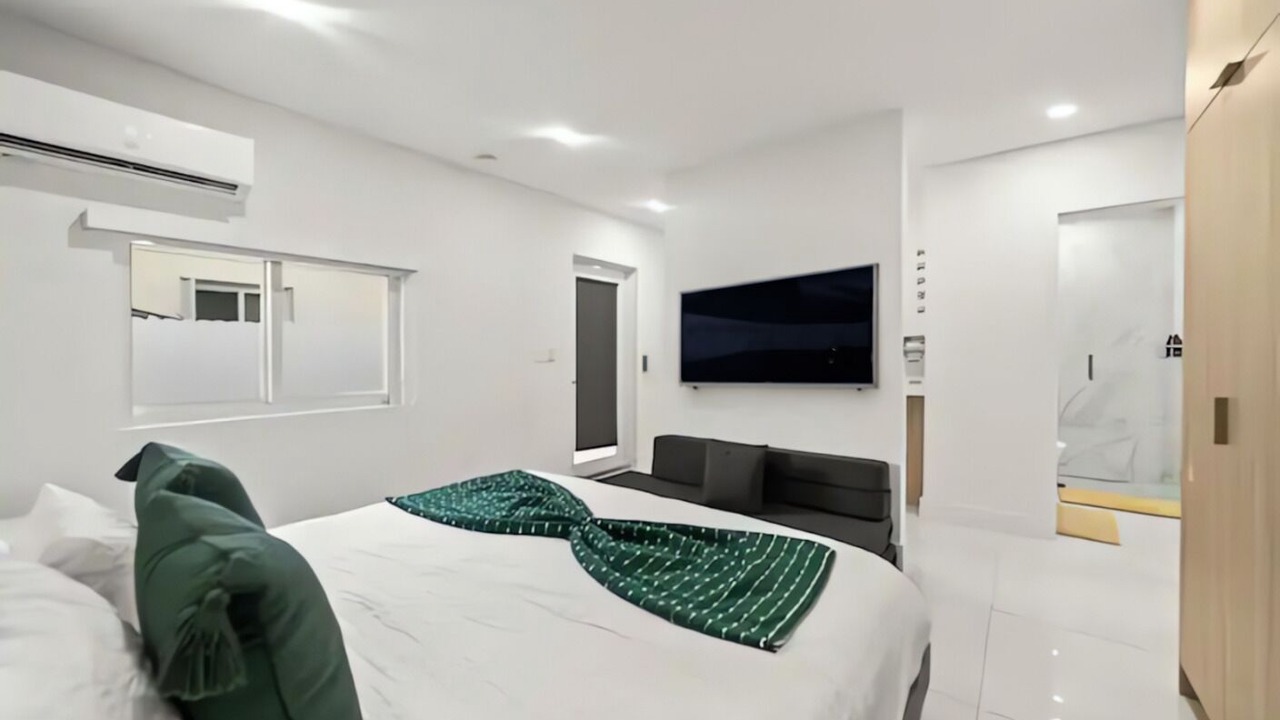 Photo of Bedroom in Ludlam