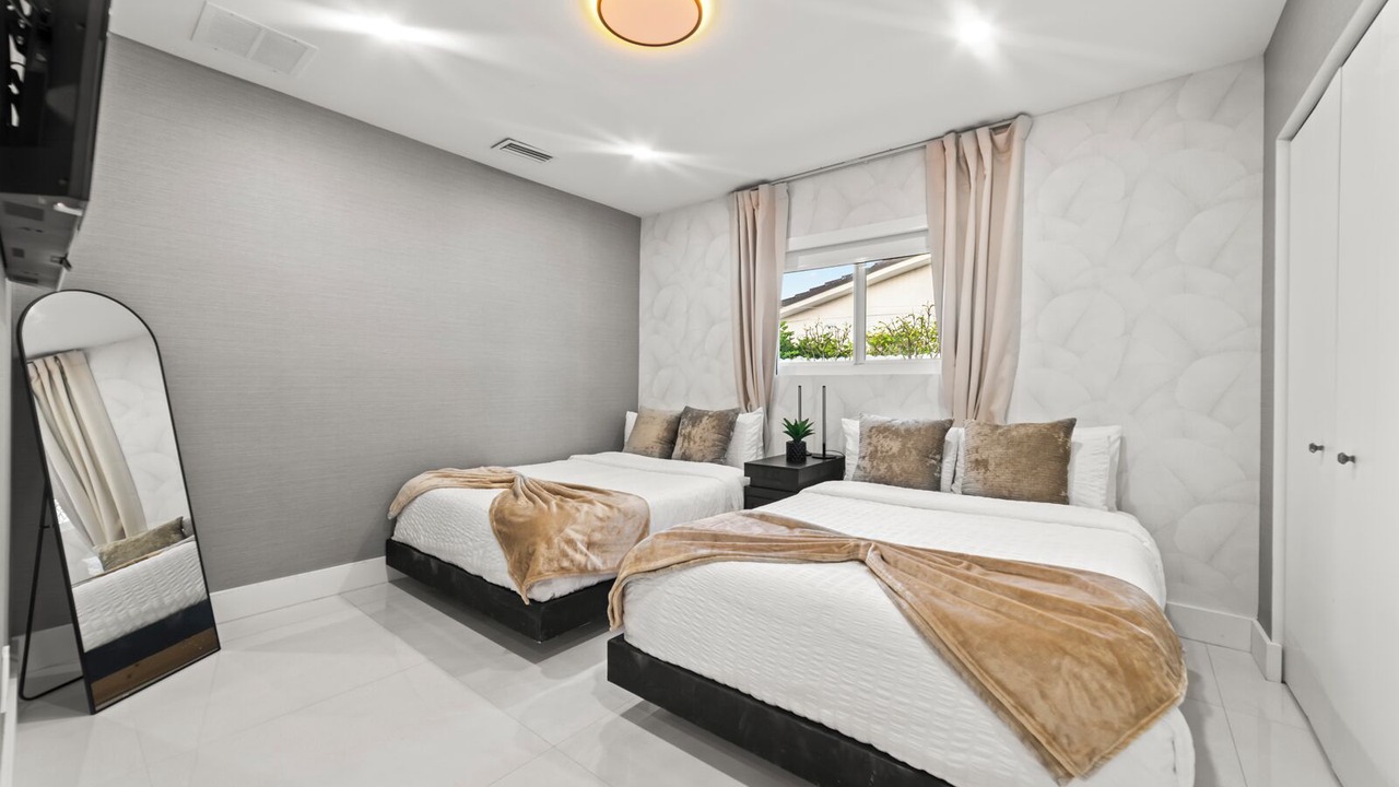 Photo of Bedroom in Ludlam